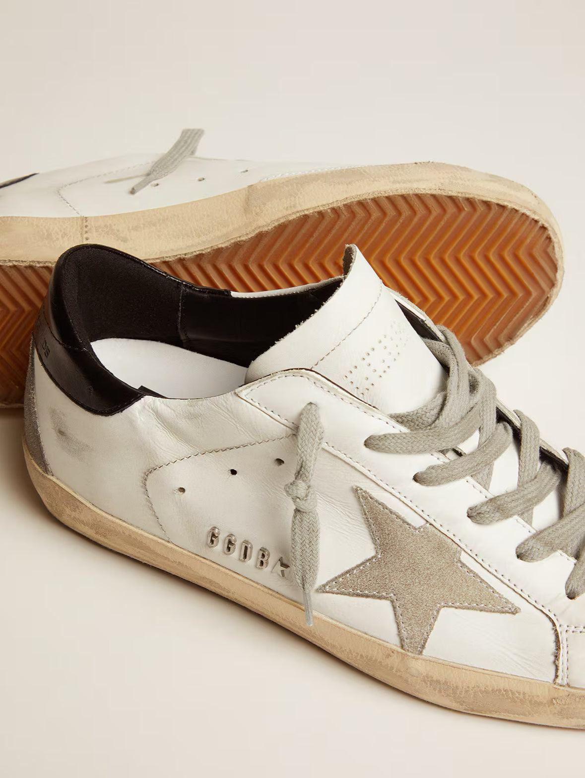 Super-Star Femme – Contrefort Noir & Lettrage Métal