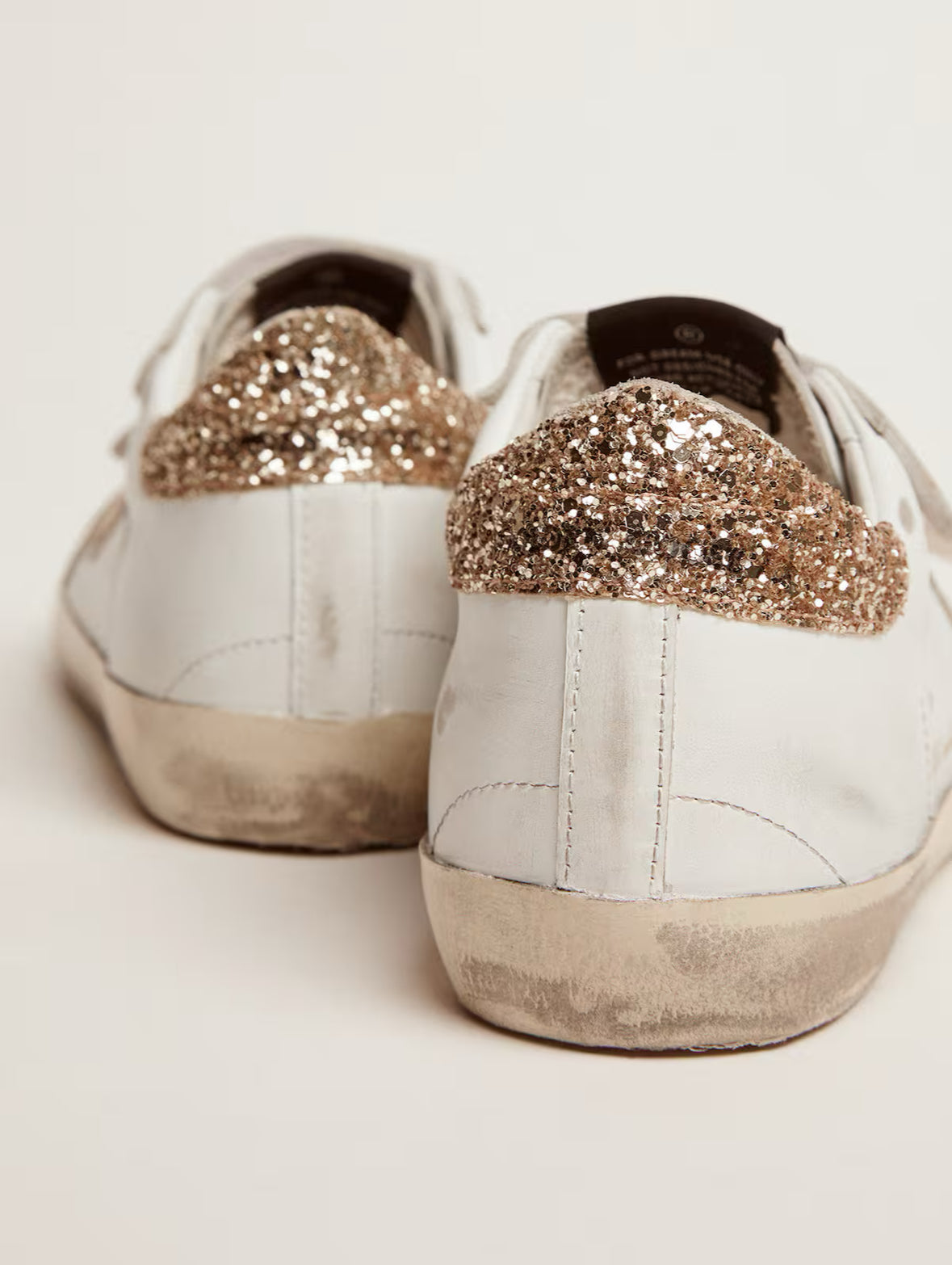 Old School Femme – Étoile Dorée en Cuir Lamé